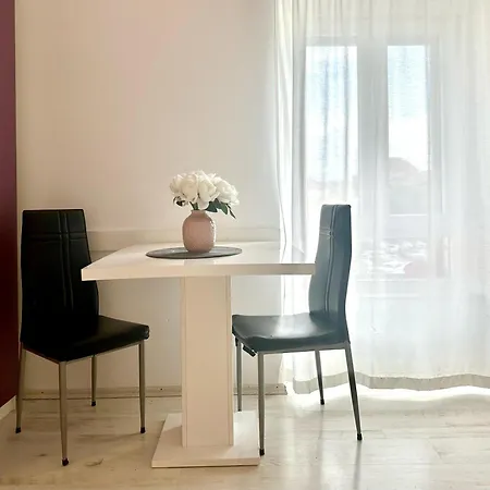 Apartment Pulse Split