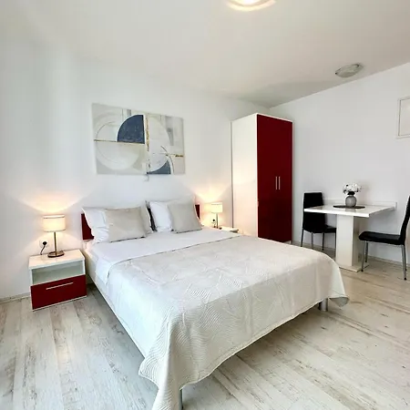 Pulse Apartment Split